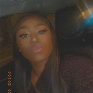 Meet your Posher, Desiree